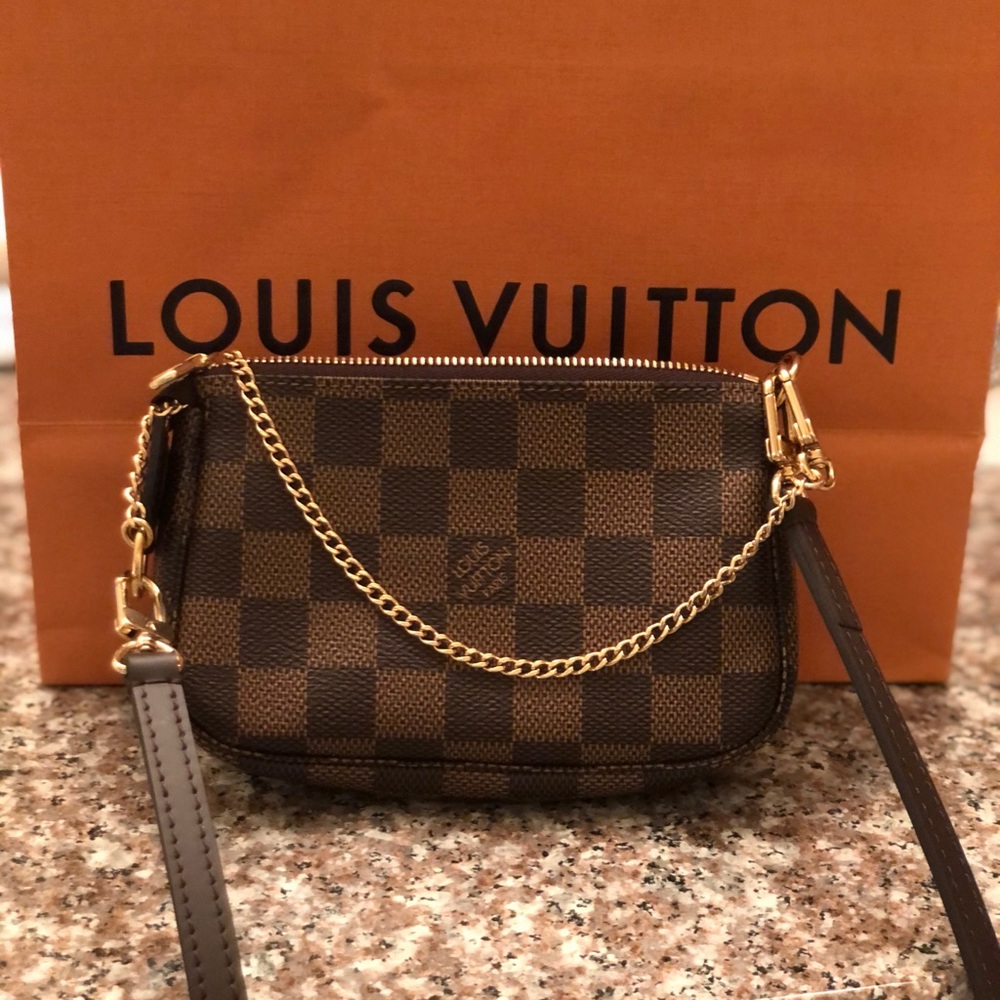 Louis Vuitton mini pochette